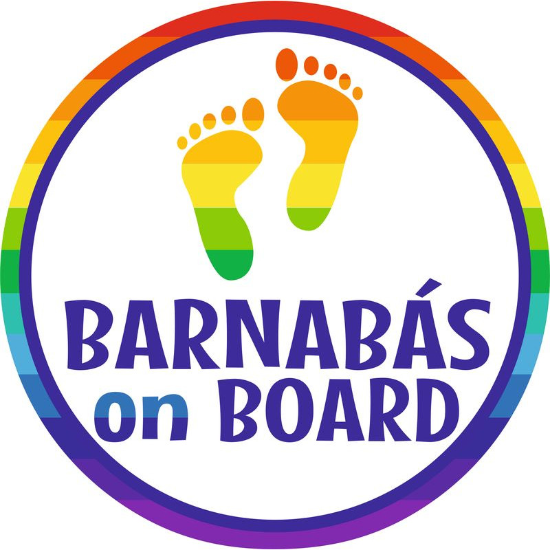 Baba a fedélzeten névre szóló kisfiú babamatrica, szivárvány